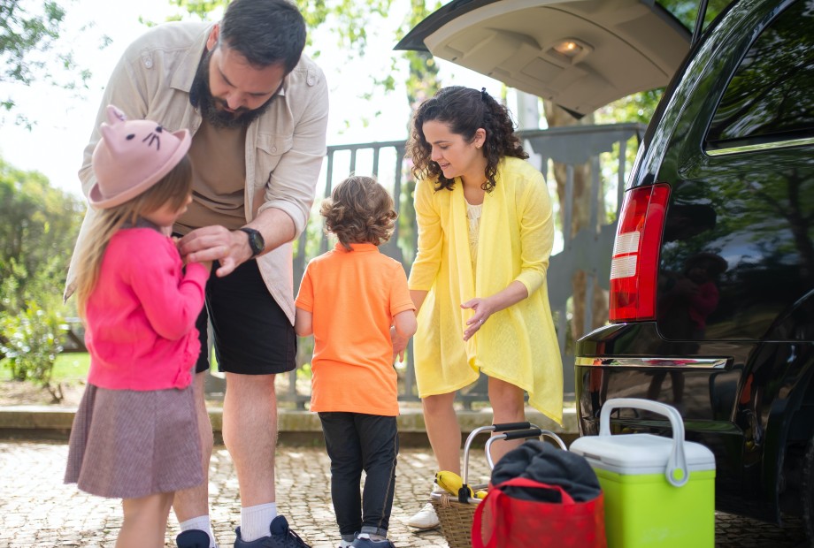 7-Ways-to-Keep-Children-Entertained-on-a-Long-Car-Journey.jpg