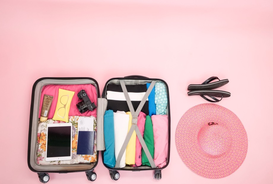 8-Summer-Holiday-Essentials.jpg