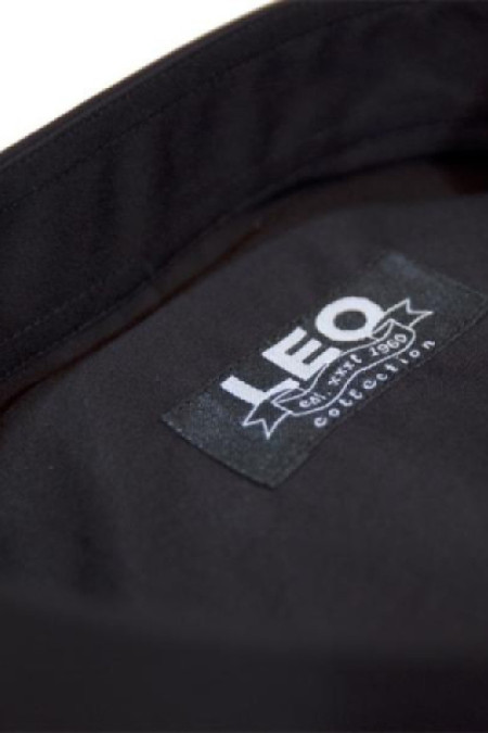 Long-sleeve shirt in a classic fit with French seam.