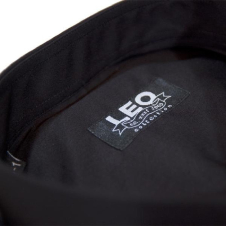 Long-sleeve shirt in a classic fit with French seam.